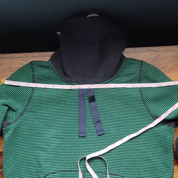Lululemon Avenue Pullover - Picture 10 of 11